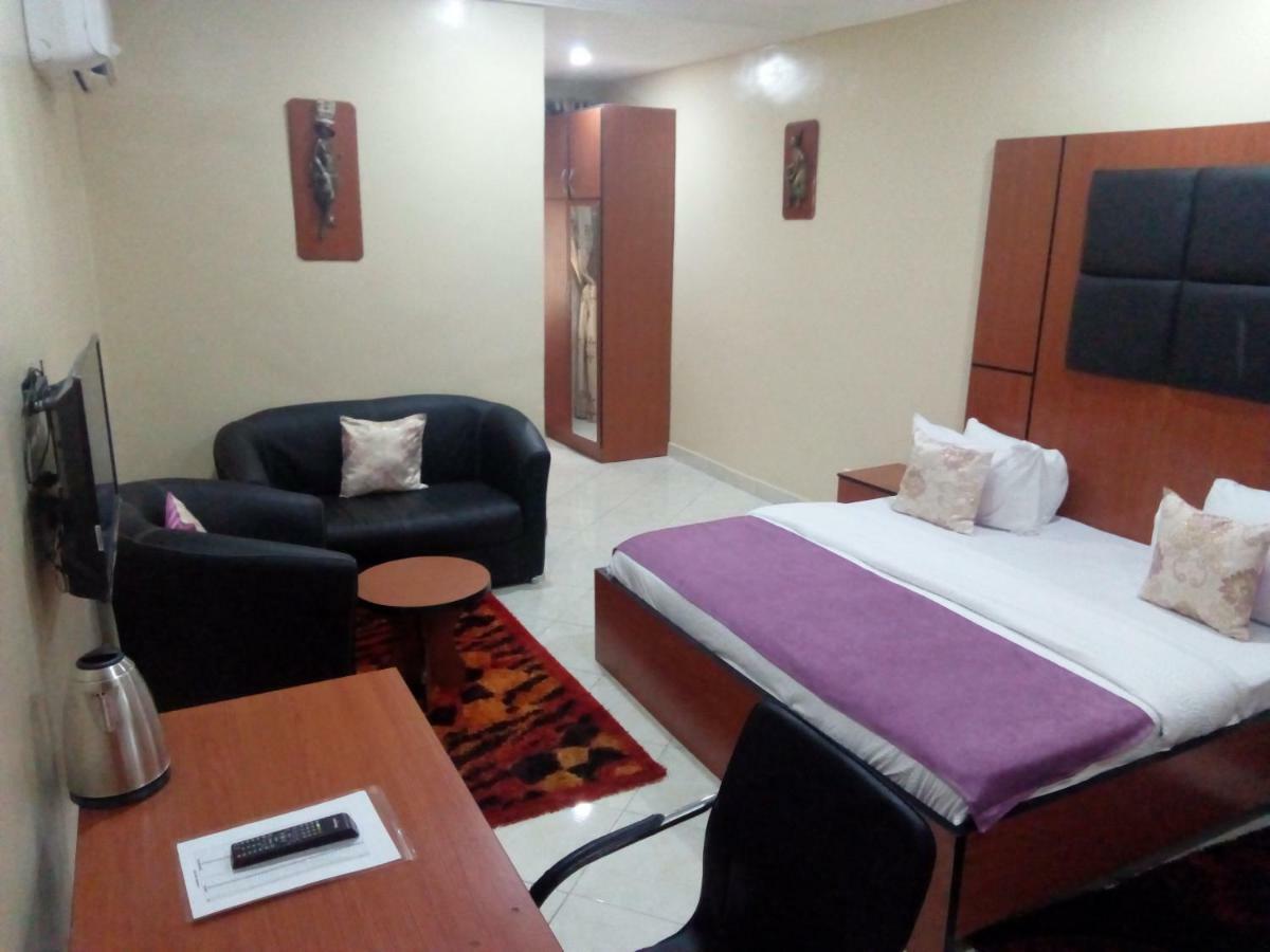 Limoh Suites Бенин-Сити Экстерьер фото