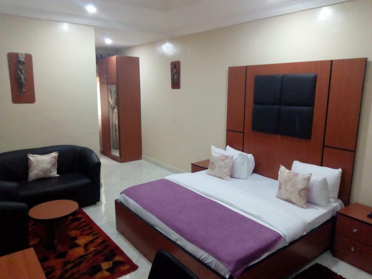 Limoh Suites Бенин-Сити Экстерьер фото