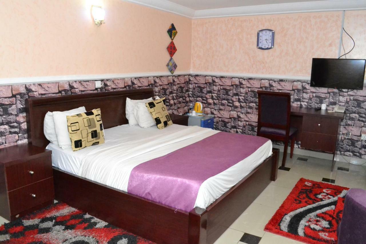 Limoh Suites Бенин-Сити Экстерьер фото