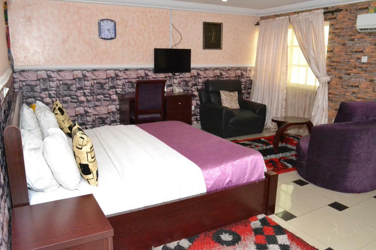 Limoh Suites Бенин-Сити Экстерьер фото