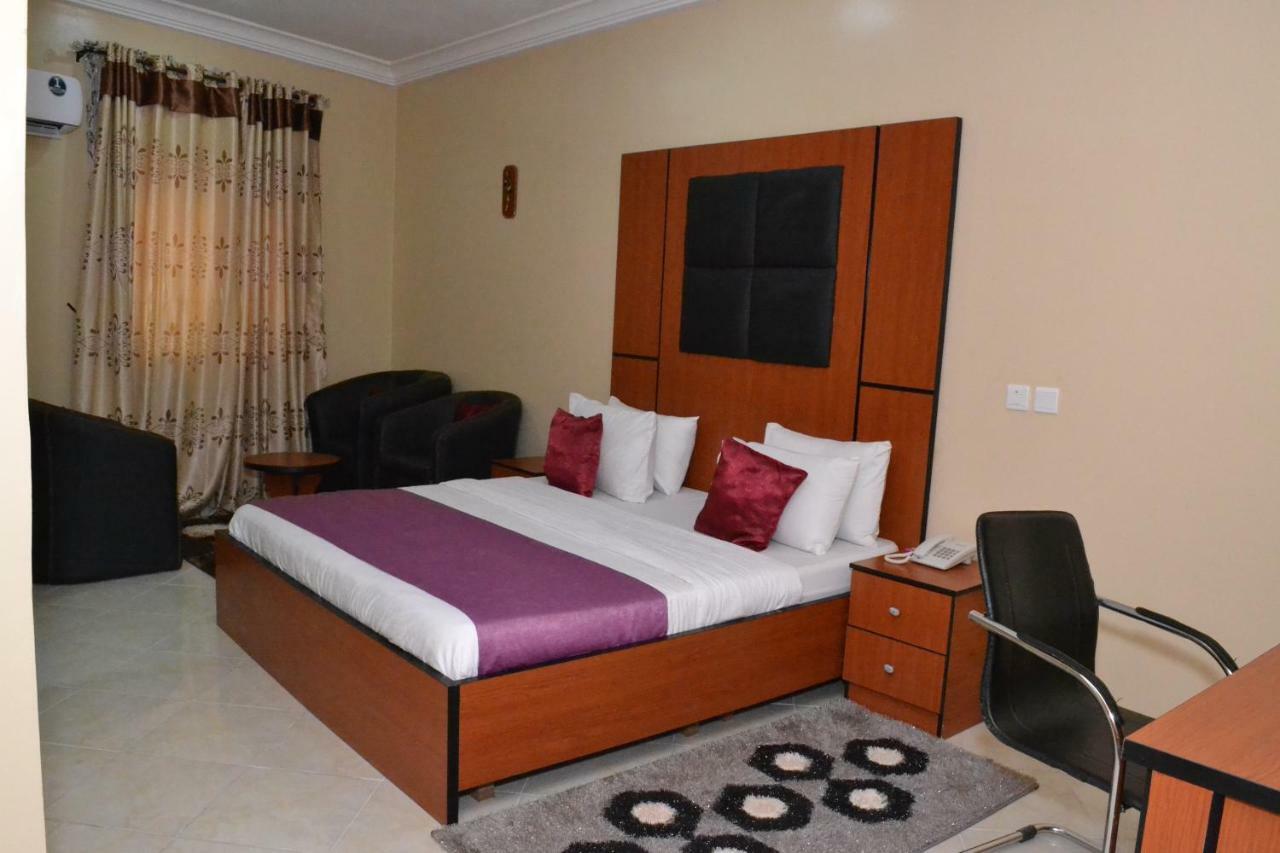 Limoh Suites Бенин-Сити Экстерьер фото