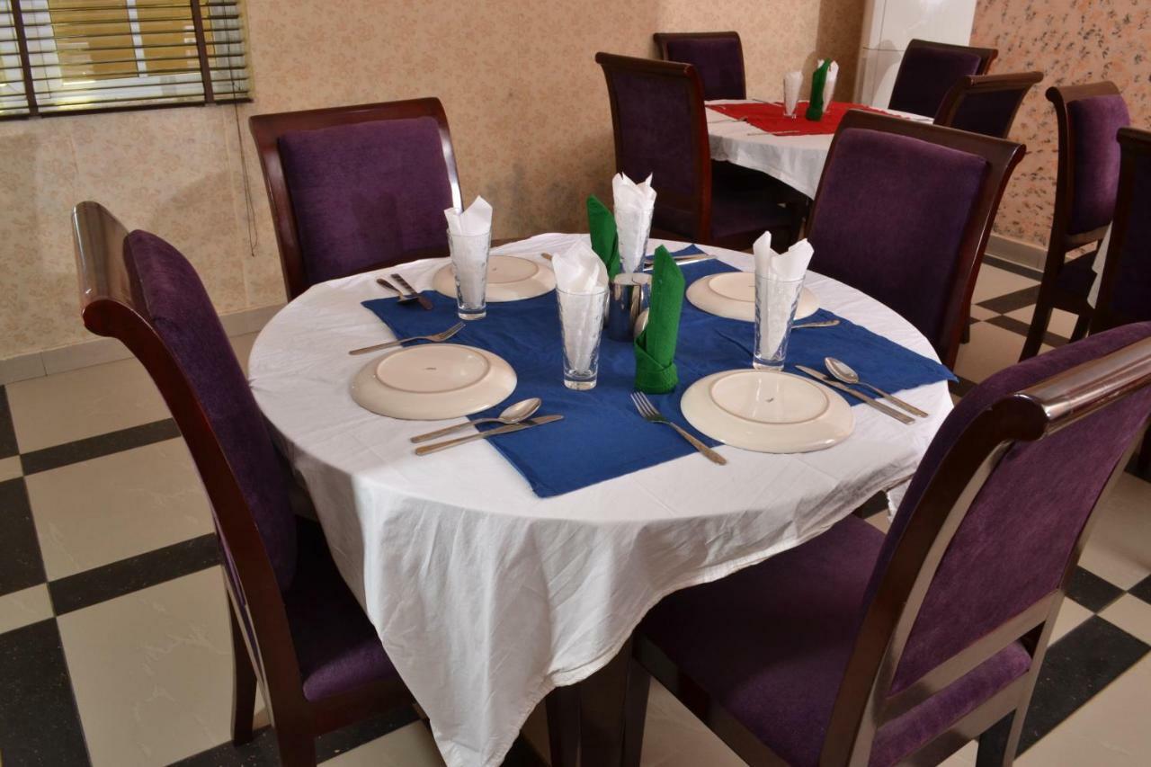 Limoh Suites Бенин-Сити Экстерьер фото