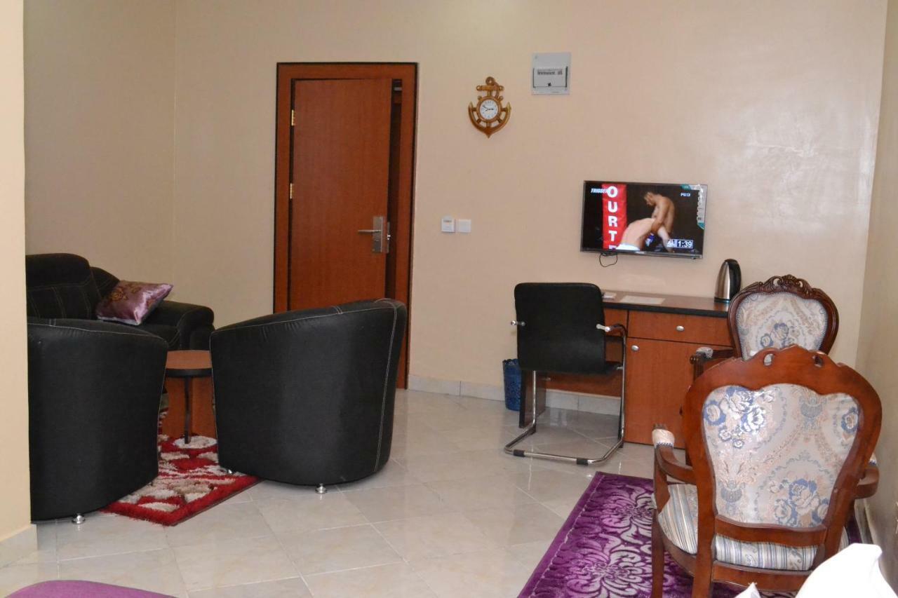 Limoh Suites Бенин-Сити Экстерьер фото
