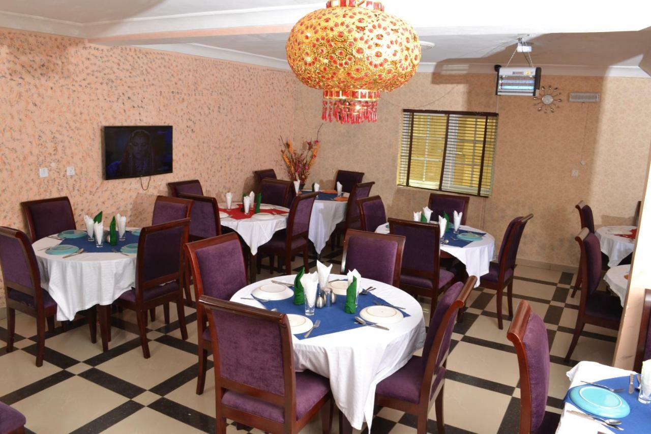 Limoh Suites Бенин-Сити Экстерьер фото