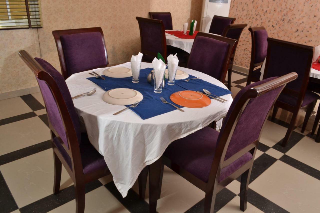 Limoh Suites Бенин-Сити Экстерьер фото