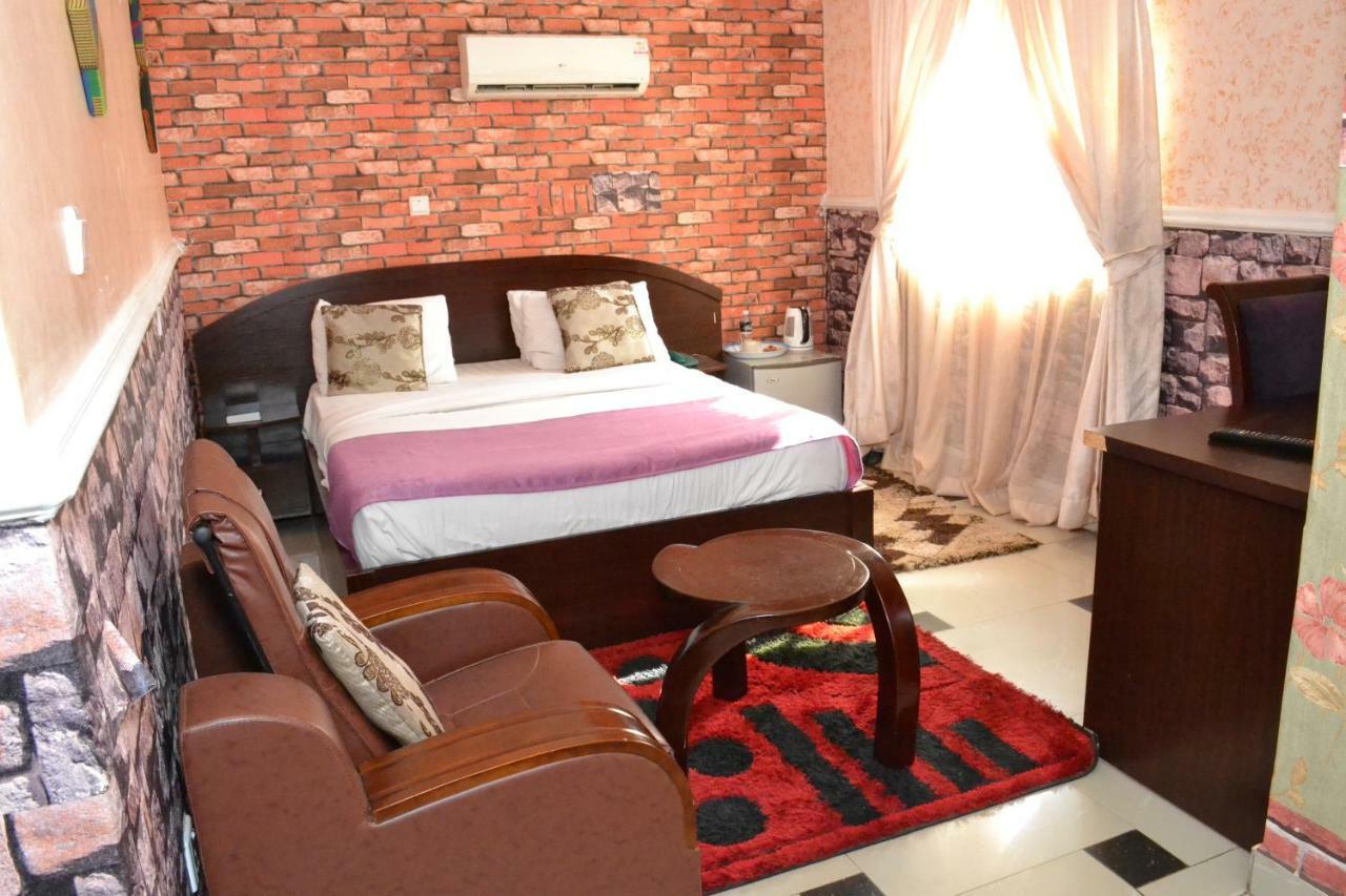 Limoh Suites Бенин-Сити Экстерьер фото