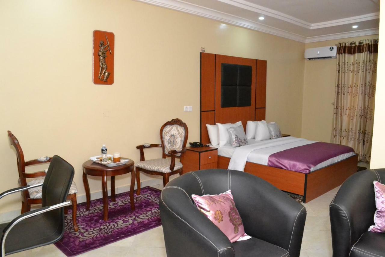 Limoh Suites Бенин-Сити Экстерьер фото