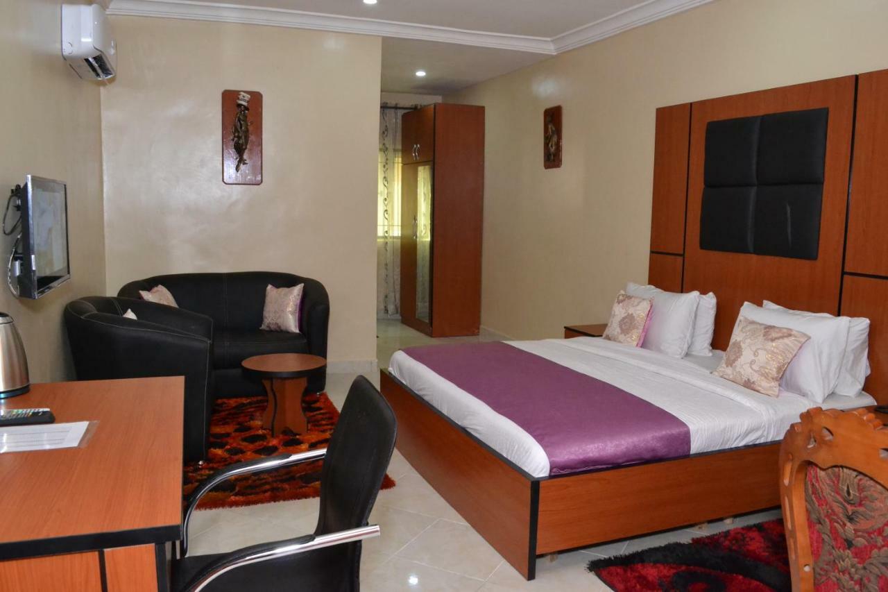 Limoh Suites Бенин-Сити Экстерьер фото